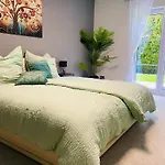 빌라 The Toscana, A Serene Retreat In Center Of With Lush Lawns, Terrace & Private Garage- Lidl, Bakery Walking Distance- Bodenseecenter, Sportsbad 3 Mins, 7 Mins