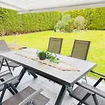 빌라 The Toscana, A Serene Retreat In Center Of With Lush Lawns, Terrace & Private Garage- Lidl, Bakery Walking Distance- Bodenseecenter, Sportsbad 3 Mins, 7 Mins 프리드리히스하펜