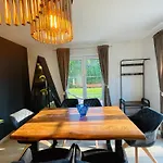The Toscana, A Serene Retreat In Center Of With Lush Lawns, Terrace & Private Garage- Lidl, Bakery Walking Distance- Bodenseecenter, Sportsbad 3 Mins, 7 Mins 프리드리히스하펜