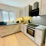 The Toscana, A Serene Retreat In Center Of With Lush Lawns, Terrace & Private Garage- Lidl, Bakery Walking Distance- Bodenseecenter, Sportsbad 3 Mins, 7 Mins * 프리드리히스하펜
