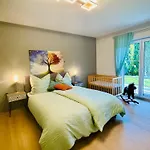 The Toscana, A Serene Retreat In Center Of With Lush Lawns, Terrace & Private Garage- Lidl, Bakery Walking Distance- Bodenseecenter, Sportsbad 3 Mins, 7 Mins 프리드리히스하펜
