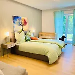 The Toscana, A Serene Retreat In Center Of With Lush Lawns, Terrace & Private Garage- Lidl, Bakery Walking Distance- Bodenseecenter, Sportsbad 3 Mins, 7 Mins 빌라