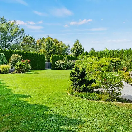 The Toscana, A Serene Retreat In Center Of With Lush Lawns, Terrace & Private Garage- Lidl, Bakery Walking Distance- Bodenseecenter, Sportsbad 3 Mins, 7 Mins Villa