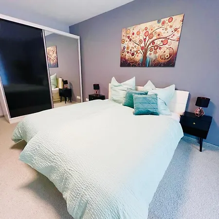 The Villa Toscana, A Serene Retreat In Center Of Friedrichshafen City With Lush Green Lawns, Terrace & Private Garage- Lidl, Bakery Walking Distance- Bodenseecenter, Sportsbad 3 Mins, Lake 7 Mins Friedrichshafen