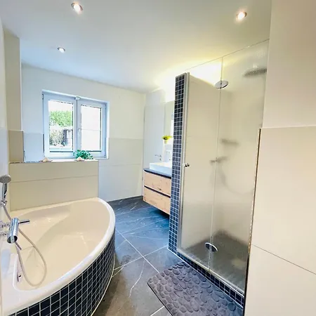 Villa The Toscana, A Serene Retreat In Center Of With Lush Lawns, Terrace & Private Garage- Lidl, Bakery Walking Distance- Bodenseecenter, Sportsbad 3 Mins, 7 Mins *