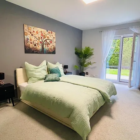 The Toscana, A Serene Retreat In Center Of With Lush Lawns, Terrace & Private Garage- Lidl, Bakery Walking Distance- Bodenseecenter, Sportsbad 3 Mins, 7 Mins Villa *