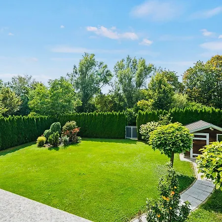 The Toscana, A Serene Retreat In Center Of With Lush Lawns, Terrace & Private Garage- Lidl, Bakery Walking Distance- Bodenseecenter, Sportsbad 3 Mins, 7 Mins