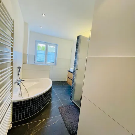 The Villa Toscana, A Serene Retreat In Center Of Friedrichshafen City With Lush Green Lawns, Terrace & Private Garage- Lidl, Bakery Walking Distance- Bodenseecenter, Sportsbad 3 Mins, Lake 7 Mins * Friedrichshafen