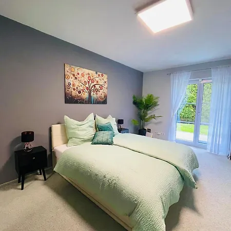 Villa The Toscana, A Serene Retreat In Center Of With Lush Lawns, Terrace & Private Garage- Lidl, Bakery Walking Distance- Bodenseecenter, Sportsbad 3 Mins, 7 Mins *