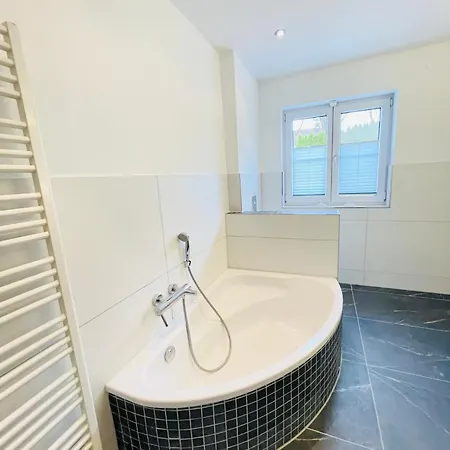 The Toscana, A Serene Retreat In Center Of With Lush Lawns, Terrace & Private Garage- Lidl, Bakery Walking Distance- Bodenseecenter, Sportsbad 3 Mins, 7 Mins *