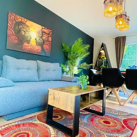 The Toscana, A Serene Retreat In Center Of With Lush Lawns, Terrace & Private Garage- Lidl, Bakery Walking Distance- Bodenseecenter, Sportsbad 3 Mins, 7 Mins * Friedrichshafen