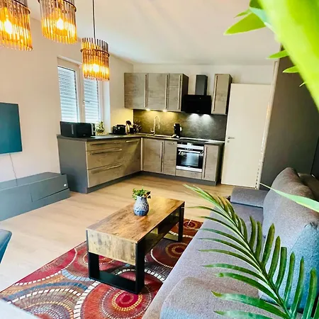 Villa The Toscana, A Serene Retreat In Center Of With Lush Lawns, Terrace & Private Garage- Lidl, Bakery Walking Distance- Bodenseecenter, Sportsbad 3 Mins, 7 Mins *