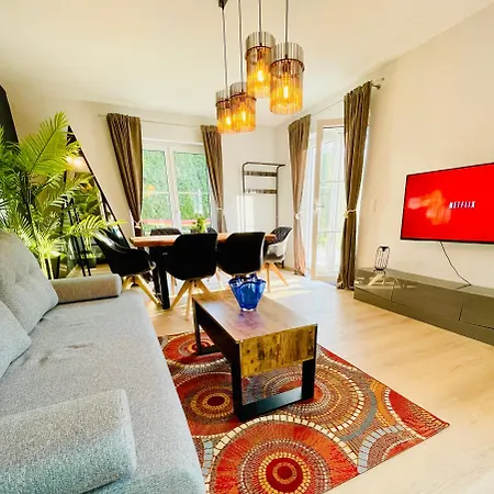 The Villa Toscana, A Serene Retreat In Center Of Friedrichshafen City With Lush Green Lawns, Terrace & Private Garage- Lidl, Bakery Walking Distance- Bodenseecenter, Sportsbad 3 Mins, Lake 7 Mins