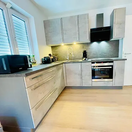 The Toscana, A Serene Retreat In Center Of With Lush Lawns, Terrace & Private Garage- Lidl, Bakery Walking Distance- Bodenseecenter, Sportsbad 3 Mins, 7 Mins Villa *