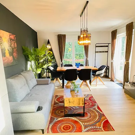 The Toscana, A Serene Retreat In Center Of With Lush Lawns, Terrace & Private Garage- Lidl, Bakery Walking Distance- Bodenseecenter, Sportsbad 3 Mins, 7 Mins Villa