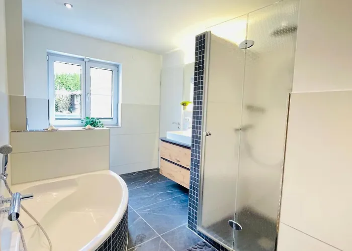 Villa The Toscana, A Serene Retreat In Center Of With Lush Lawns, Terrace & Private Garage- Lidl, Bakery Walking Distance- Bodenseecenter, Sportsbad 3 Mins, 7 Mins *