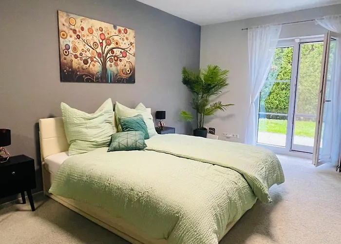 The Toscana, A Serene Retreat In Center Of With Lush Lawns, Terrace & Private Garage- Lidl, Bakery Walking Distance- Bodenseecenter, Sportsbad 3 Mins, 7 Mins Villa *