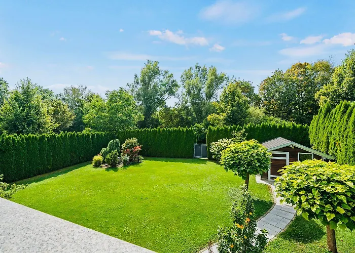 The Toscana, A Serene Retreat In Center Of With Lush Lawns, Terrace & Private Garage- Lidl, Bakery Walking Distance- Bodenseecenter, Sportsbad 3 Mins, 7 Mins