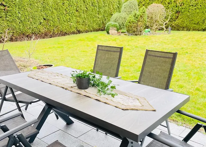 Villa The Toscana, A Serene Retreat In Center Of With Lush Lawns, Terrace & Private Garage- Lidl, Bakery Walking Distance- Bodenseecenter, Sportsbad 3 Mins, 7 Mins Friedrichshafen