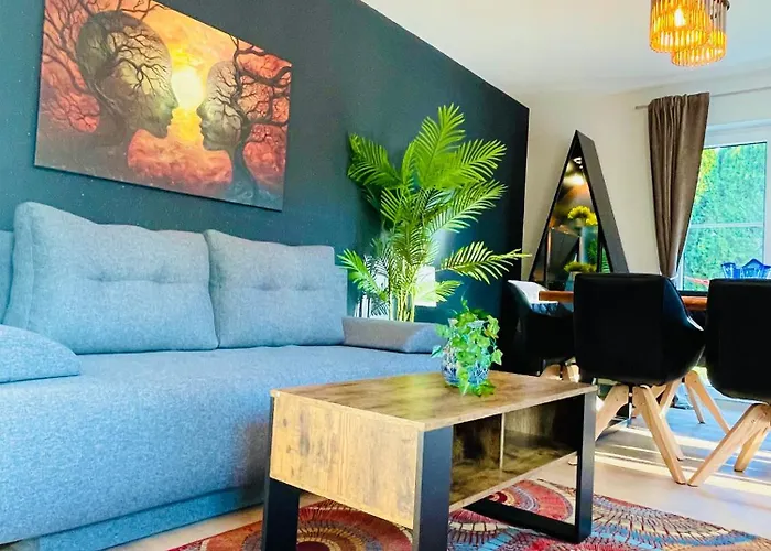 The Toscana, A Serene Retreat In Center Of With Lush Lawns, Terrace & Private Garage- Lidl, Bakery Walking Distance- Bodenseecenter, Sportsbad 3 Mins, 7 Mins * Friedrichshafen