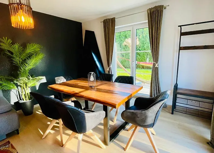 Villa The Toscana, A Serene Retreat In Center Of With Lush Lawns, Terrace & Private Garage- Lidl, Bakery Walking Distance- Bodenseecenter, Sportsbad 3 Mins, 7 Mins