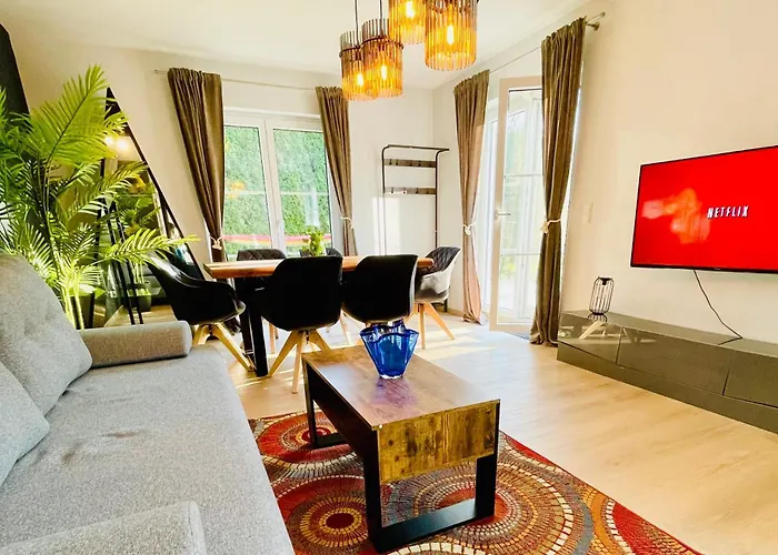 The Toscana, A Serene Retreat In Center Of With Lush Lawns, Terrace & Private Garage- Lidl, Bakery Walking Distance- Bodenseecenter, Sportsbad 3 Mins, 7 Mins