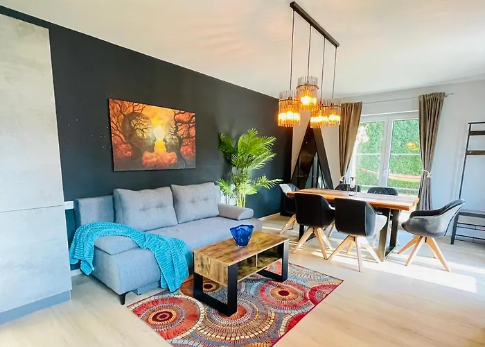 The Toscana, A Serene Retreat In Center Of With Lush Lawns, Terrace & Private Garage- Lidl, Bakery Walking Distance- Bodenseecenter, Sportsbad 3 Mins, 7 Mins Villa *