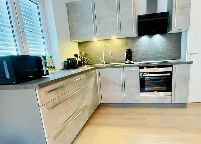 The Toscana, A Serene Retreat In Center Of With Lush Lawns, Terrace & Private Garage- Lidl, Bakery Walking Distance- Bodenseecenter, Sportsbad 3 Mins, 7 Mins Villa *