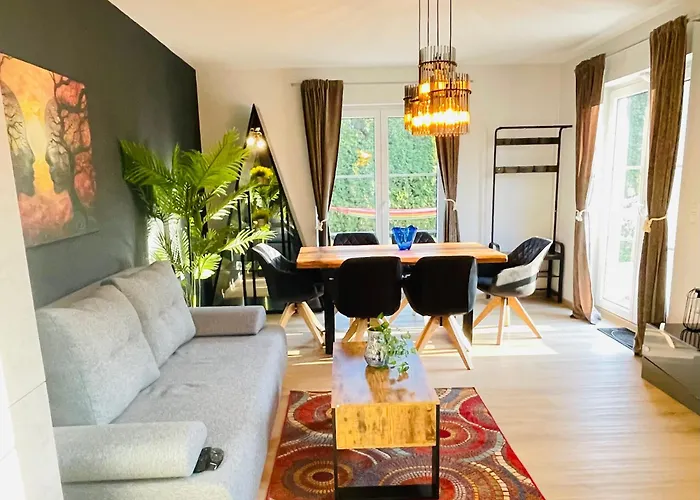 The Toscana, A Serene Retreat In Center Of With Lush Lawns, Terrace & Private Garage- Lidl, Bakery Walking Distance- Bodenseecenter, Sportsbad 3 Mins, 7 Mins Villa